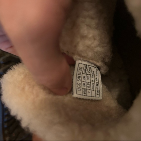 Ugg size 7 Winter Boot - Picture 3 of 3